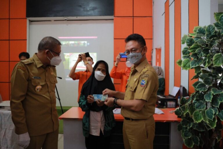 Kemensos Serahkan Data 21,3 Juta Calon Penerima Bantuan Sosial Pangan